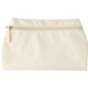 Polyester (600D) toilet bag in a tapered form with matching zipper and puller. 